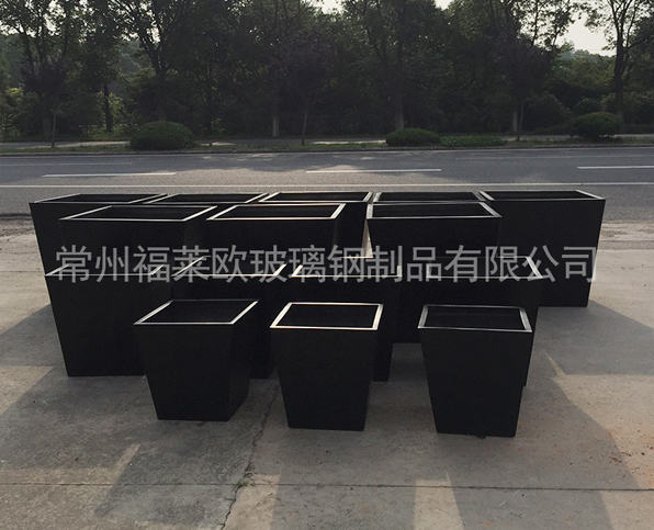 南京定做人物玻璃钢雕塑价格